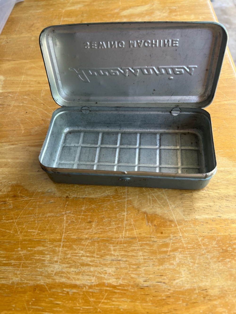 Vintage Silver Sewing Machine Accessories Tin Collectible - Picture 7 of 15